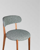 Cadeira Lis – Curvas orgânicas e estilo elegante