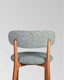 Cadeira Lis – Curvas orgânicas e estilo elegante