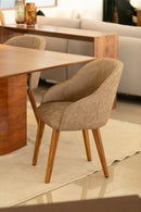 Cadeira Íris – Design envolvente e conforto acolhedor