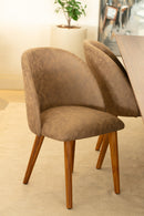 Cadeira Íris – Design envolvente e conforto acolhedor