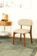 Cadeira Lis – Curvas orgânicas e estilo elegante